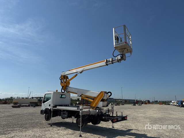 2011 Nissan Cabstar 35 - 11 2011 Multitel Pagliero MX250EX ... Bucket Truck - Vrachtwagen hoogwerker: afbeelding 3 2011 Nissan Cabstar 35 - 11 2011 Multitel Pagliero MX250EX ... Bucket Truck - Vrachtwagen hoogwerker: afbeelding 3