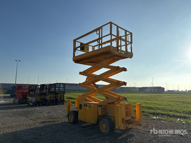 2016 Genie GS-3369RT Diesel Scissor Lift - Schaarlift: afbeelding 2 2016 Genie GS-3369RT Diesel Scissor Lift - Schaarlift: afbeelding 2