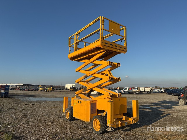 2016 Genie GS-3369RT Diesel Scissor Lift - Schaarlift: afbeelding 4 2016 Genie GS-3369RT Diesel Scissor Lift - Schaarlift: afbeelding 4