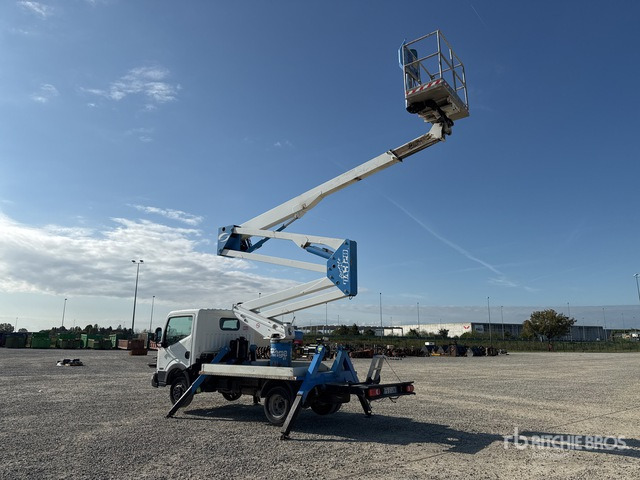 2016 Nissan Cabstar 35.12 2014 Socage DA320 20 m on Bucket Truck - Vrachtwagen hoogwerker: afbeelding 4 2016 Nissan Cabstar 35.12 2014 Socage DA320 20 m on Bucket Truck - Vrachtwagen hoogwerker: afbeelding 4