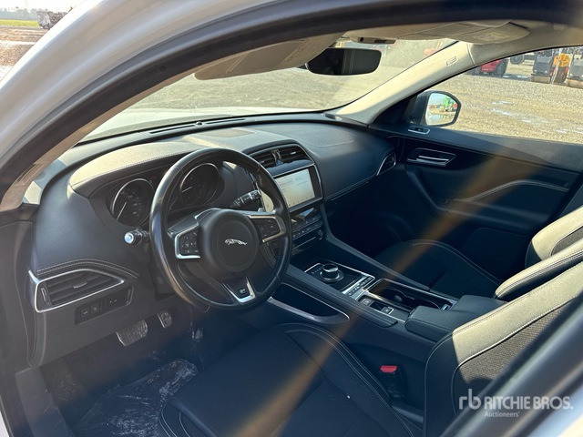 2018 Jaguar F-Pace 2.0d I4 132KW R-SPORT AWD SUV - SUV: afbeelding 5 2018 Jaguar F-Pace 2.0d I4 132KW R-SPORT AWD SUV - SUV: afbeelding 5
