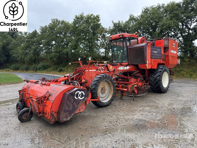 1998 Matrot M41H Self-Propelled 6 Row Machine A ... Sugar Beet Harvester - Bietenrooier: afbeelding 2 1998 Matrot M41H Self-Propelled 6 Row Machine A ... Sugar Beet Harvester - Bietenrooier: afbeelding 2