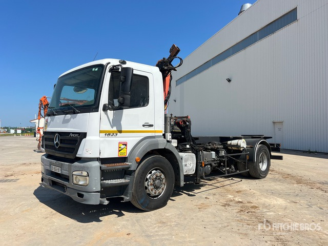 2006 Mercedes-Benz Axor 1823 4x2 Chassis Cabine Avec Grue 4x2 Cab and Chassis - Chassis vrachtwagen, Kraanwagen: afbeelding 2 2006 Mercedes-Benz Axor 1823 4x2 Chassis Cabine Avec Grue 4x2 Cab and Chassis - Chassis vrachtwagen, Kraanwagen: afbeelding 2