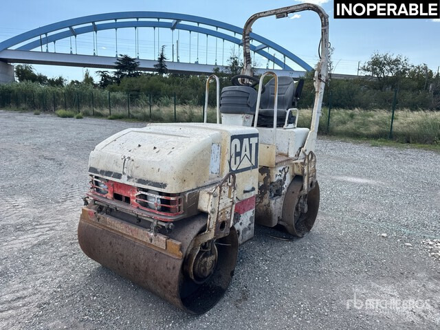 2007 Cat CB224E Compacteur Vibrant Tandem (Inop ... Double Drum Roller - Asfaltwals: afbeelding 2 2007 Cat CB224E Compacteur Vibrant Tandem (Inop ... Double Drum Roller - Asfaltwals: afbeelding 2