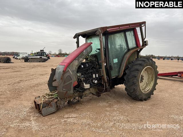 2009 Valtra N101 4x4 Tracteur Agricole (Inoperable) 4WD Tractor - Tractor: afbeelding 1 2009 Valtra N101 4x4 Tracteur Agricole (Inoperable) 4WD Tractor - Tractor: afbeelding 1