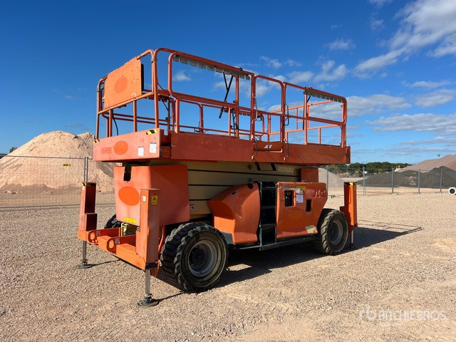 2011 JLG 4394 RT 4x4 Nacelle Ciseaux Scissor Lift - Schaarlift: afbeelding 2 2011 JLG 4394 RT 4x4 Nacelle Ciseaux Scissor Lift - Schaarlift: afbeelding 2