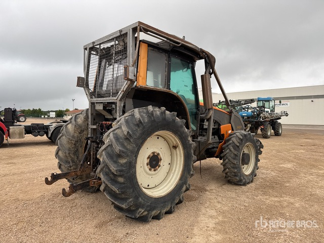 2012 Valtra T121 Tracteur Agricole (Inoperable) 4WD Tractor - Tractor: afbeelding 4 2012 Valtra T121 Tracteur Agricole (Inoperable) 4WD Tractor - Tractor: afbeelding 4
