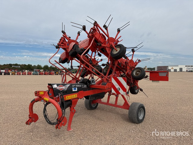 2014 Kuhn GF 10802 T G2 10.8 m 2-Point 10 Rotor Faneuse Hay Tedder - Hooischudder: afbeelding 2 2014 Kuhn GF 10802 T G2 10.8 m 2-Point 10 Rotor Faneuse Hay Tedder - Hooischudder: afbeelding 2
