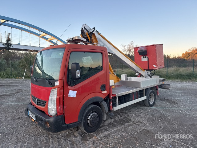 2015 Renault Maxity 2015 Multitel 145 ALU 16 m on 4 ... Bucket Truck - Vrachtwagen hoogwerker: afbeelding 2 2015 Renault Maxity 2015 Multitel 145 ALU 16 m on 4 ... Bucket Truck - Vrachtwagen hoogwerker: afbeelding 2