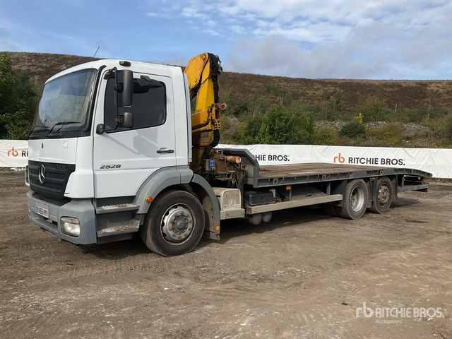 2005 Mercedes-Benz Axor 2528 2002 HMF 1063 K2 Knuckle Boom o ... Flatbed Truck with Crane - Vrachtwagen met open laadbak, Kraanwagen: afbeelding 2 2005 Mercedes-Benz Axor 2528 2002 HMF 1063 K2 Knuckle Boom o ... Flatbed Truck with Crane - Vrachtwagen met open laadbak, Kraanwagen: afbeelding 2