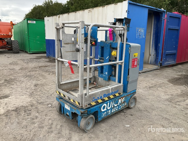 2009 Genie GR15 Vertical Mast Lift - Verticale masthoogwerker: afbeelding 1 2009 Genie GR15 Vertical Mast Lift - Verticale masthoogwerker: afbeelding 1