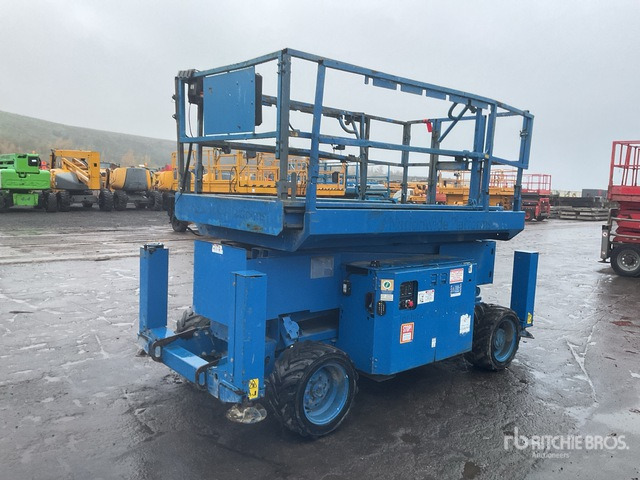 2015 Genie GS3369RT 4x4 Diesel Scissor Lift - Schaarlift: afbeelding 2 2015 Genie GS3369RT 4x4 Diesel Scissor Lift - Schaarlift: afbeelding 2