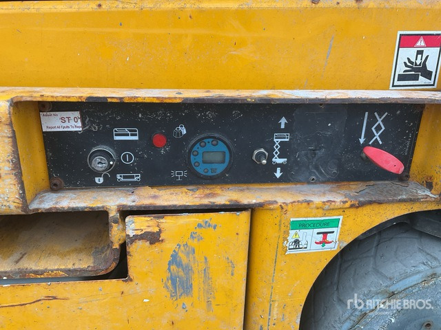 2015 Haulotte Compact 10N Electric Scissor Lift - Schaarlift: afbeelding 5 2015 Haulotte Compact 10N Electric Scissor Lift - Schaarlift: afbeelding 5