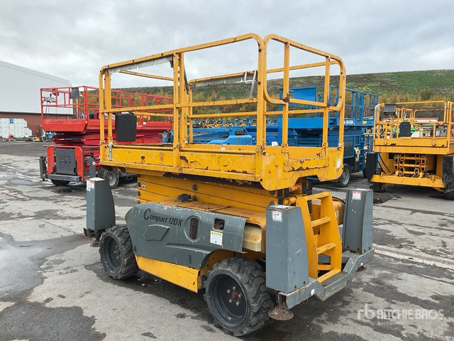 2015 Haulotte Compact 12DX 4x4 Diesel Scissor Lift - Schaarlift: afbeelding 3 2015 Haulotte Compact 12DX 4x4 Diesel Scissor Lift - Schaarlift: afbeelding 3