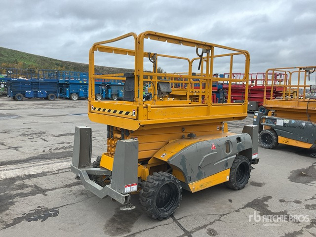 2015 Haulotte Compact 12DX 4x4 Diesel Scissor Lift - Schaarlift: afbeelding 3 2015 Haulotte Compact 12DX 4x4 Diesel Scissor Lift - Schaarlift: afbeelding 3