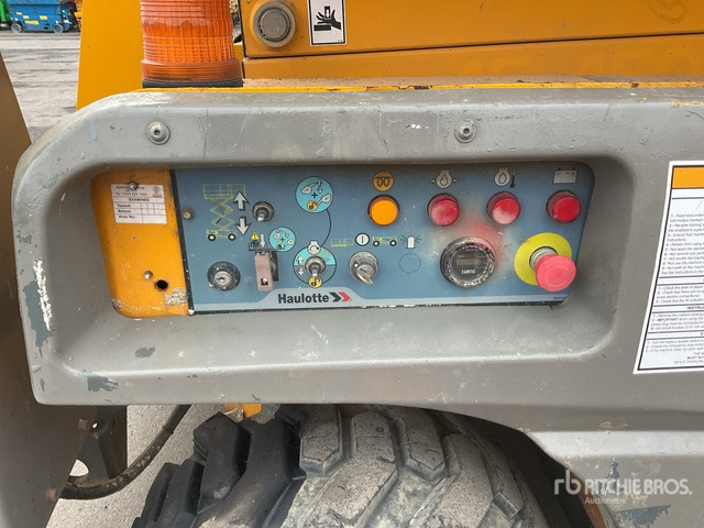 2015 Haulotte Compact 12DX 4x4 Diesel Scissor Lift - Schaarlift: afbeelding 5 2015 Haulotte Compact 12DX 4x4 Diesel Scissor Lift - Schaarlift: afbeelding 5
