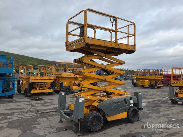 2015 Haulotte Compact 12DX 4x4 Diesel Scissor Lift - Schaarlift: afbeelding 1 2015 Haulotte Compact 12DX 4x4 Diesel Scissor Lift - Schaarlift: afbeelding 1