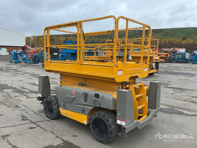 2015 Haulotte Compact 12DX 4x4 Diesel Scissor Lift - Schaarlift: afbeelding 4 2015 Haulotte Compact 12DX 4x4 Diesel Scissor Lift - Schaarlift: afbeelding 4