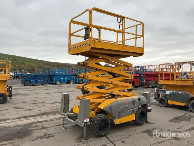 2015 Haulotte Compact 12DX 4x4 Diesel Scissor Lift - Schaarlift: afbeelding 2 2015 Haulotte Compact 12DX 4x4 Diesel Scissor Lift - Schaarlift: afbeelding 2