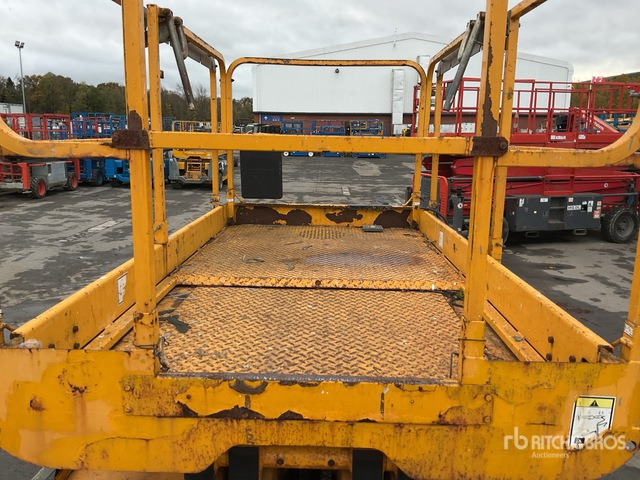 2015 Haulotte Compact 12DX 4x4 Diesel Scissor Lift - Schaarlift: afbeelding 5 2015 Haulotte Compact 12DX 4x4 Diesel Scissor Lift - Schaarlift: afbeelding 5