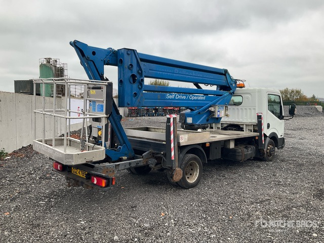 2015 Nissan Cabstar NT400 2015 CTE ZED 21.2JH 20 m on 4x2 Bucket Truck - Vrachtwagen hoogwerker: afbeelding 4 2015 Nissan Cabstar NT400 2015 CTE ZED 21.2JH 20 m on 4x2 Bucket Truck - Vrachtwagen hoogwerker: afbeelding 4