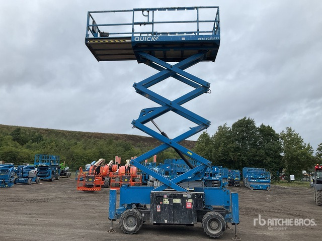 2016 Genie GS3369 4x4 Diesel Scissor Lift - Schaarlift: afbeelding 2 2016 Genie GS3369 4x4 Diesel Scissor Lift - Schaarlift: afbeelding 2