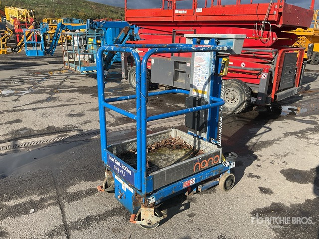 2017 Power Tower Nano Vertical Mast Lift - Verticale masthoogwerker: afbeelding 2 2017 Power Tower Nano Vertical Mast Lift - Verticale masthoogwerker: afbeelding 2