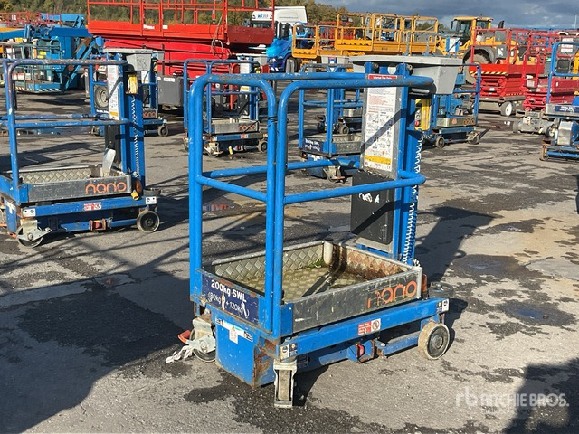 2017 Power Tower Nano Vertical Mast Lift - Verticale masthoogwerker: afbeelding 2 2017 Power Tower Nano Vertical Mast Lift - Verticale masthoogwerker: afbeelding 2