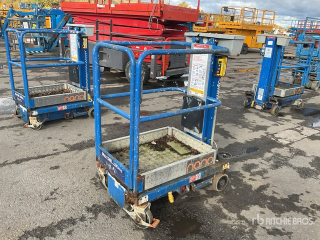 2017 Power Tower Nano Vertical Mast Lift - Verticale masthoogwerker: afbeelding 2 2017 Power Tower Nano Vertical Mast Lift - Verticale masthoogwerker: afbeelding 2