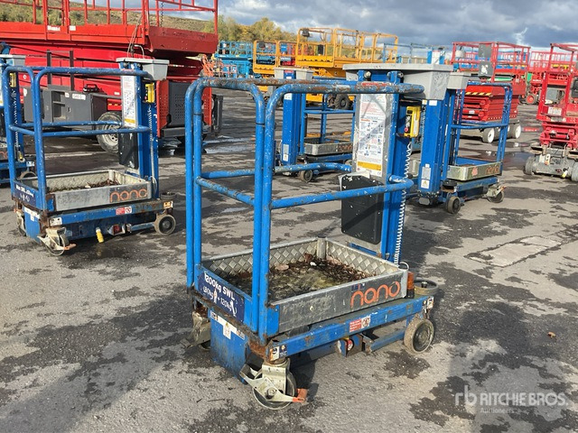 2017 Power Tower Nano Vertical Mast Lift - Verticale masthoogwerker: afbeelding 2 2017 Power Tower Nano Vertical Mast Lift - Verticale masthoogwerker: afbeelding 2