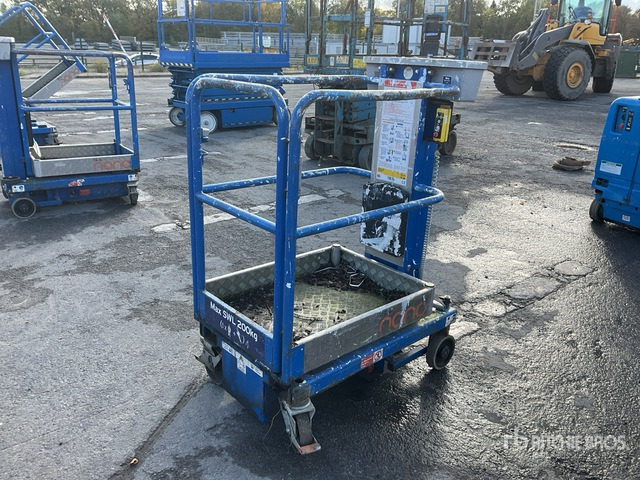 2017 Power Tower Nano Vertical Mast Lift - Verticale masthoogwerker: afbeelding 2 2017 Power Tower Nano Vertical Mast Lift - Verticale masthoogwerker: afbeelding 2