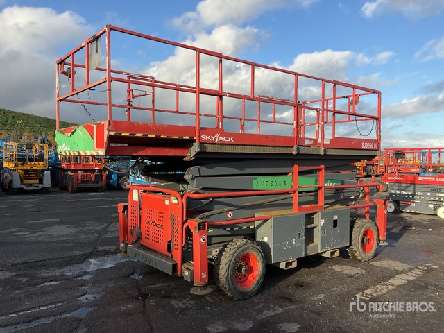 2017 Skyjack SJ9250 4x4 Diesel Scissor Lift - Schaarlift: afbeelding 2 2017 Skyjack SJ9250 4x4 Diesel Scissor Lift - Schaarlift: afbeelding 2