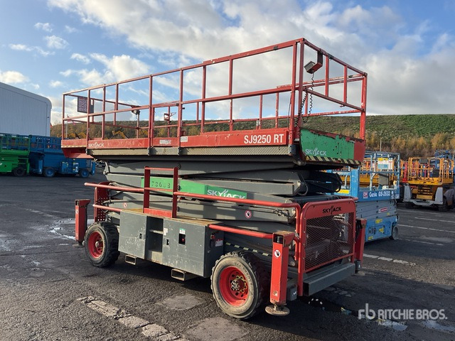 2017 Skyjack SJ9250 4x4 Diesel Scissor Lift - Schaarlift: afbeelding 3 2017 Skyjack SJ9250 4x4 Diesel Scissor Lift - Schaarlift: afbeelding 3