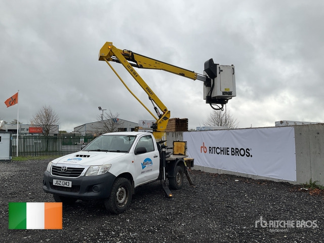 Toyota Hilux Bucket Truck - Vrachtwagen hoogwerker: afbeelding 1 Toyota Hilux Bucket Truck - Vrachtwagen hoogwerker: afbeelding 1
