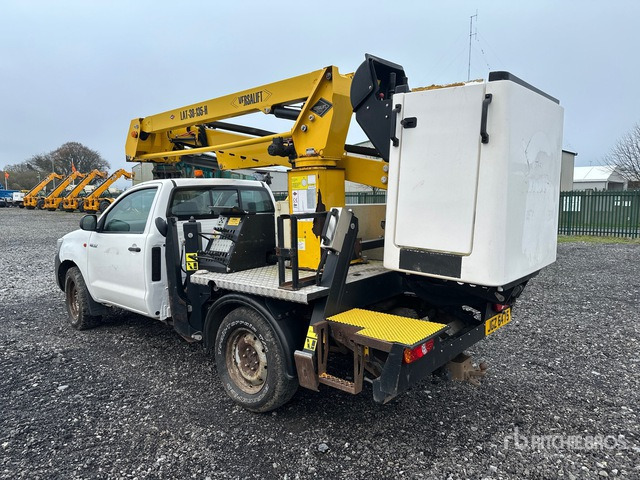 Toyota Hilux Bucket Truck - Vrachtwagen hoogwerker: afbeelding 4 Toyota Hilux Bucket Truck - Vrachtwagen hoogwerker: afbeelding 4