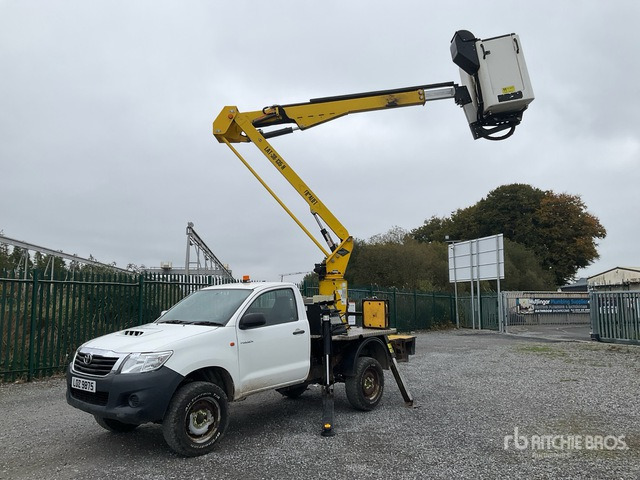 Toyota Hilux Bucket Truck - Vrachtwagen hoogwerker: afbeelding 4 Toyota Hilux Bucket Truck - Vrachtwagen hoogwerker: afbeelding 4