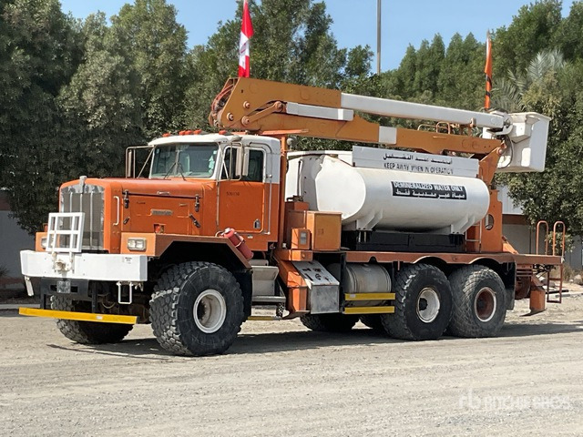 1995 Kenworth C500B 6x6 w/ Water Tank Bucket Truck - Vrachtwagen hoogwerker: afbeelding 1 1995 Kenworth C500B 6x6 w/ Water Tank Bucket Truck - Vrachtwagen hoogwerker: afbeelding 1