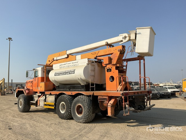 1995 Kenworth C500B 6x6 w/ Water Tank Bucket Truck - Vrachtwagen hoogwerker: afbeelding 4 1995 Kenworth C500B 6x6 w/ Water Tank Bucket Truck - Vrachtwagen hoogwerker: afbeelding 4