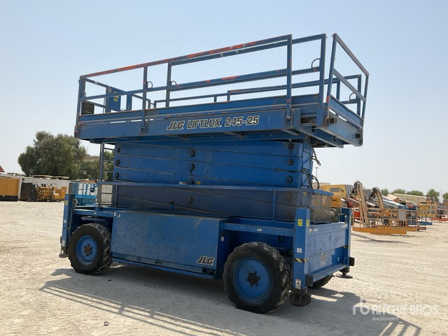 2005 JLG MEWP 245-25 4x4 Diesel Scissor Lift - Schaarlift: afbeelding 4 2005 JLG MEWP 245-25 4x4 Diesel Scissor Lift - Schaarlift: afbeelding 4