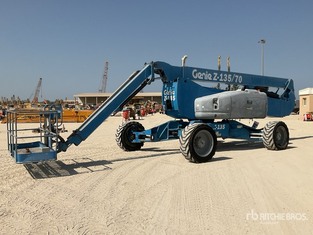 2006 Genie Z135/70 4WD Diesel Articulating Boom Lift - Knikarmhoogwerker: afbeelding 2 2006 Genie Z135/70 4WD Diesel Articulating Boom Lift - Knikarmhoogwerker: afbeelding 2