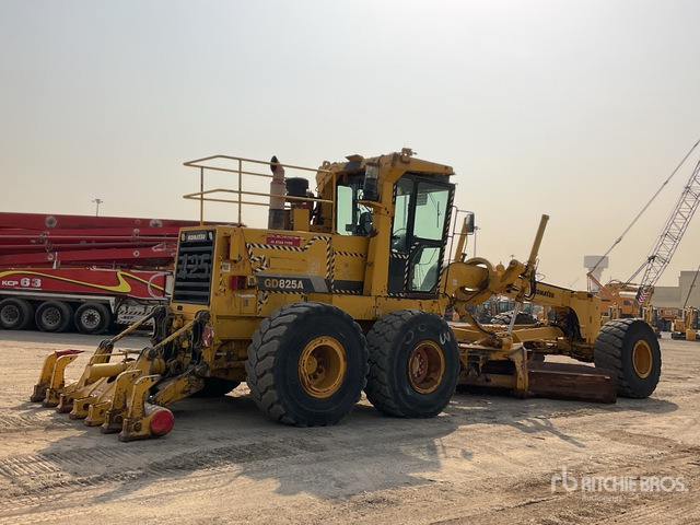 2011 Komatsu GD825A-2 - Grader: afbeelding 4 2011 Komatsu GD825A-2 - Grader: afbeelding 4