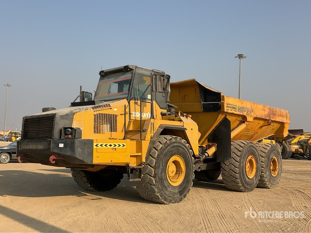 2011 Komatsu HM400-2R Articulated Dump Truck - Kiepwagen met knikbesturing: afbeelding 1 2011 Komatsu HM400-2R Articulated Dump Truck - Kiepwagen met knikbesturing: afbeelding 1
