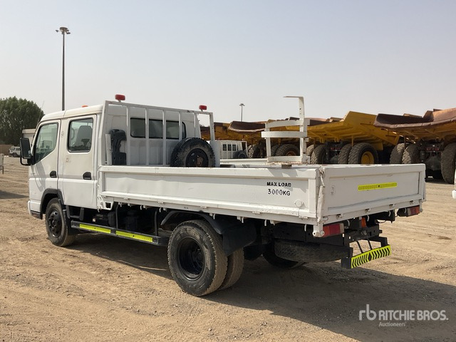 2014 Mitsubishi 4x2 Crew Cab Flatbed Truck - Vrachtwagen met open laadbak: afbeelding 3 2014 Mitsubishi 4x2 Crew Cab Flatbed Truck - Vrachtwagen met open laadbak: afbeelding 3