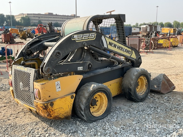 2014 New Holland L225 (Inoperable) Skid Steer Loader - Schranklader: afbeelding 4 2014 New Holland L225 (Inoperable) Skid Steer Loader - Schranklader: afbeelding 4