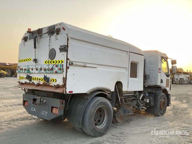 2016 Renault D18 Elgin on Sweeper Truck - Veegwagen: afbeelding 4 2016 Renault D18 Elgin on Sweeper Truck - Veegwagen: afbeelding 4