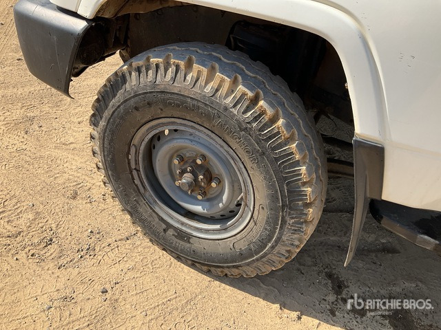 2016 Toyota Land Cruiser 78R 4x4 SUV - SUV: afbeelding 5 2016 Toyota Land Cruiser 78R 4x4 SUV - SUV: afbeelding 5