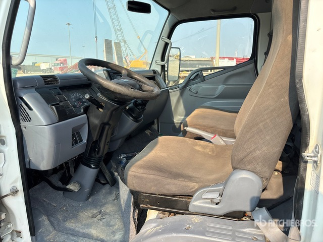 2017 Mitsubishi Canter 4x2 Crew Cab Flatbed Truck - Vrachtwagen met open laadbak: afbeelding 4 2017 Mitsubishi Canter 4x2 Crew Cab Flatbed Truck - Vrachtwagen met open laadbak: afbeelding 4