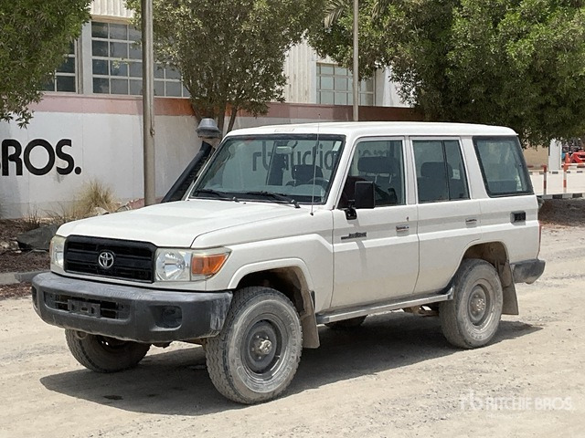 2018 Toyota Land Cruiser 76L 4x4 SUV - SUV: afbeelding 1 2018 Toyota Land Cruiser 76L 4x4 SUV - SUV: afbeelding 1