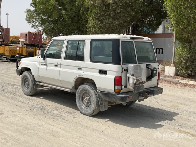 2019 Toyota Land Cruiser 76L 4x4 SUV - SUV: afbeelding 3 2019 Toyota Land Cruiser 76L 4x4 SUV - SUV: afbeelding 3