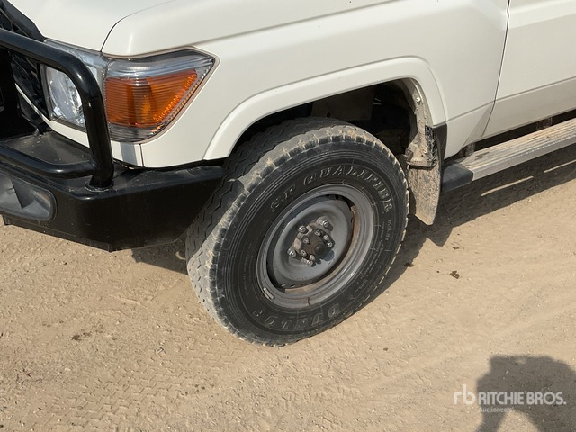 2021 Toyota Land Cruiser 76L 4x4 SUV - SUV: afbeelding 5 2021 Toyota Land Cruiser 76L 4x4 SUV - SUV: afbeelding 5